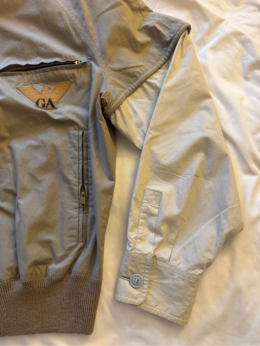 Giorgio Armani Two-Tone Khaki and Cream Lightweight Jacket - Picture 6 of 12